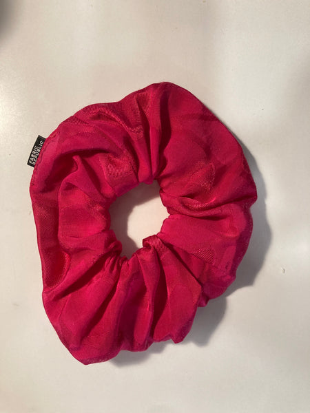 Upcycled scrunchies / Αξεσουάρ μαλλιών από ανακυκλωμένα υφάσματα