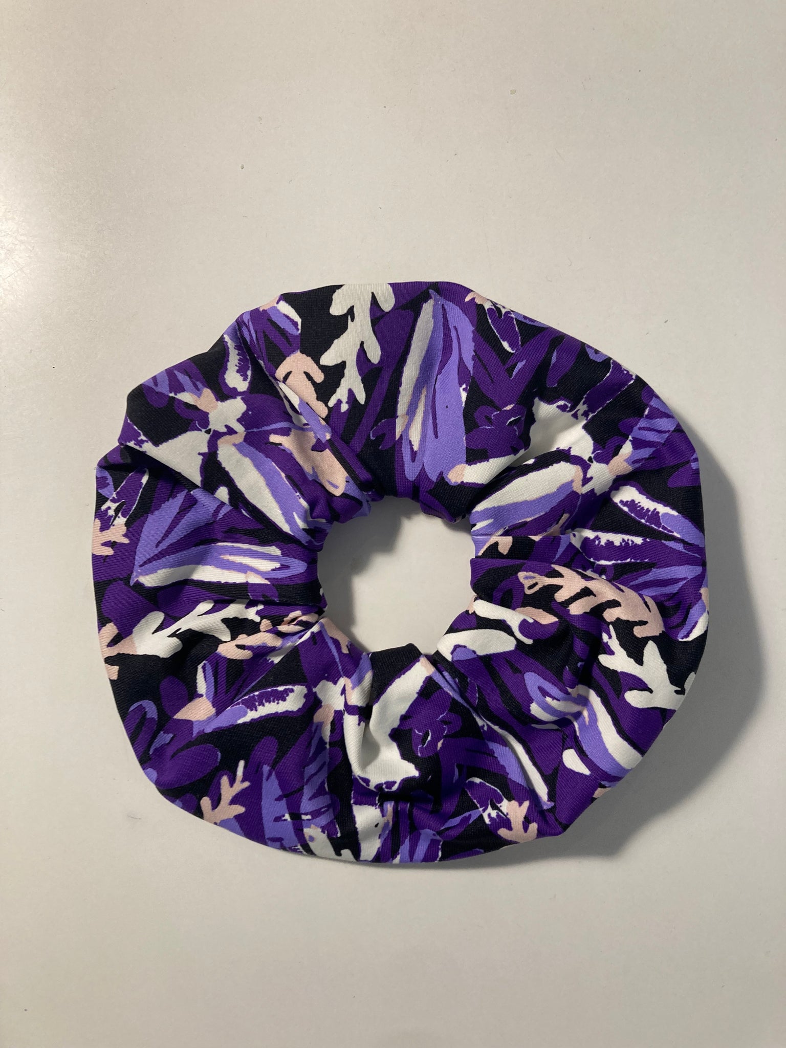 Upcycled scrunchies / Αξεσουάρ μαλλιών από ανακυκλωμένα υφάσματα