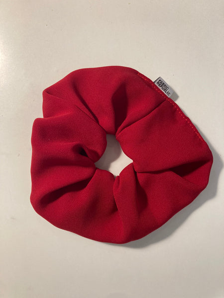 Upcycled scrunchies / Αξεσουάρ μαλλιών από ανακυκλωμένα υφάσματα