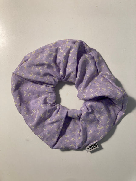 Upcycled scrunchies / Αξεσουάρ μαλλιών από ανακυκλωμένα υφάσματα