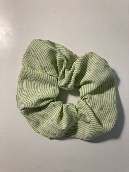 Upcycled scrunchies / Αξεσουάρ μαλλιών από ανακυκλωμένα υφάσματα