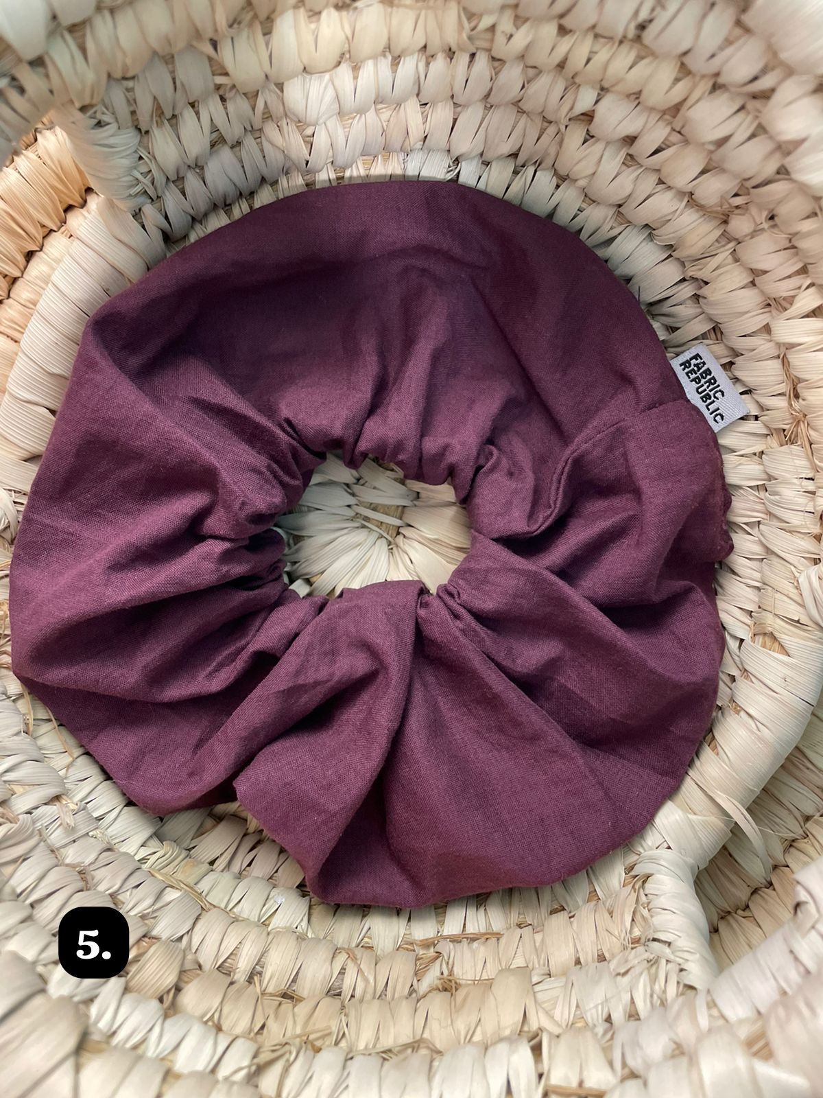 Upcycled scrunchies / Αξεσουάρ μαλλιών από ανακυκλωμένα υφάσματα