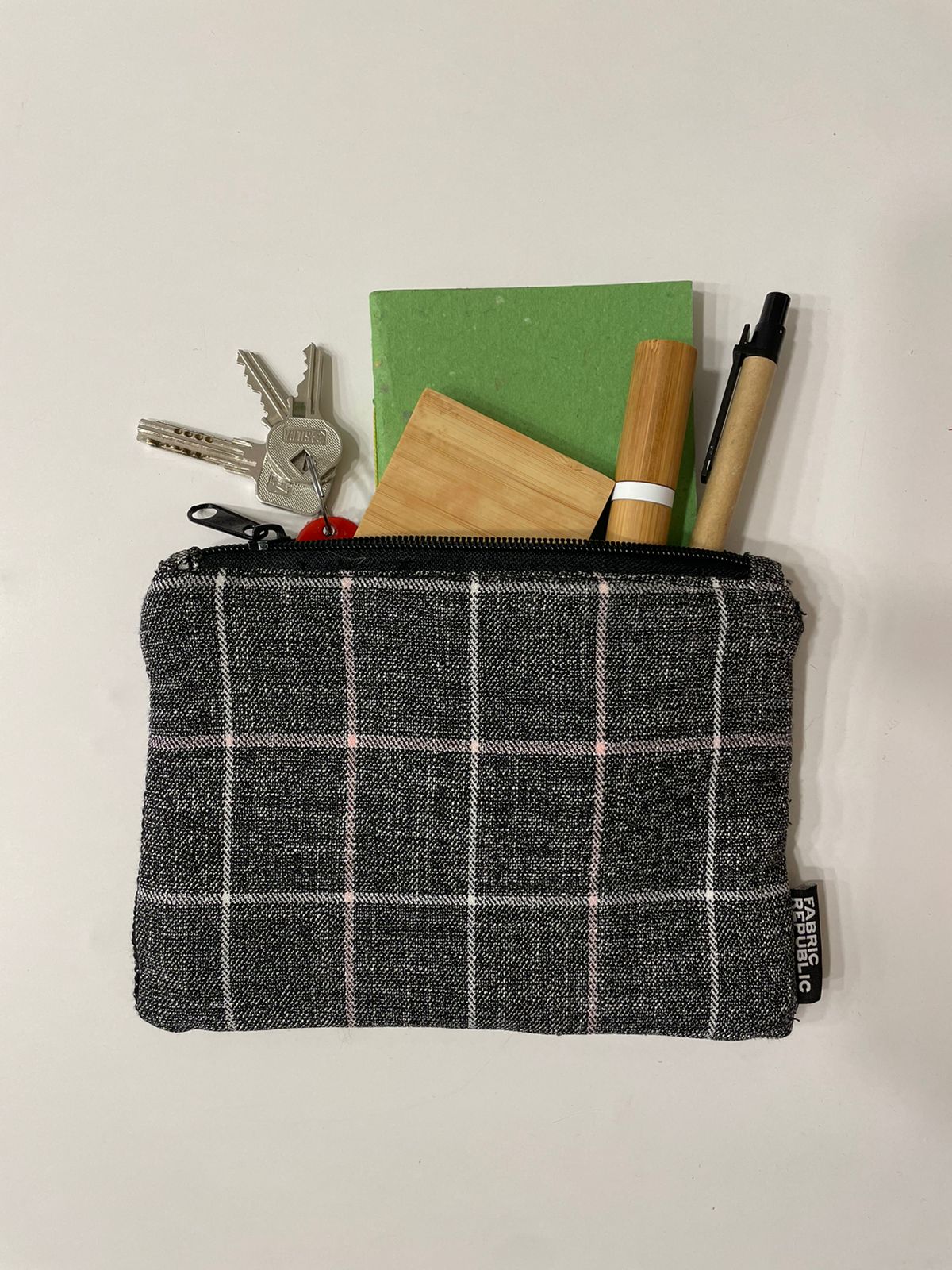 Upcycled Necesser 'Charcoal Plaid' - Medium / Νεσεσέρ 'Charcoal Plaid'- Μεσαίο μέγεθος